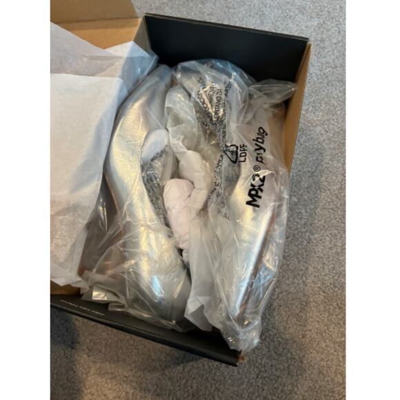 New Naturalizer Women’s Everly Pointed Toe Pumps, Silver Metallic Leather 7.5 - Picture 2 of 6